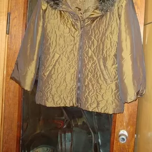 Продам женскую куртку бу ,  в отличном состоянии ,  размер 42-44 