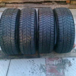 Продается зимняя резина 195/60 R-15 почти новая 4 колеса