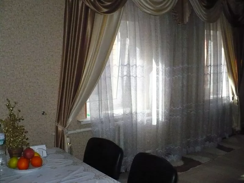 Продам дом в центре,  4 комнаты,  2 этажа 3