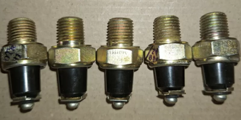 Датчик аварійного тиску мастила ММ111А